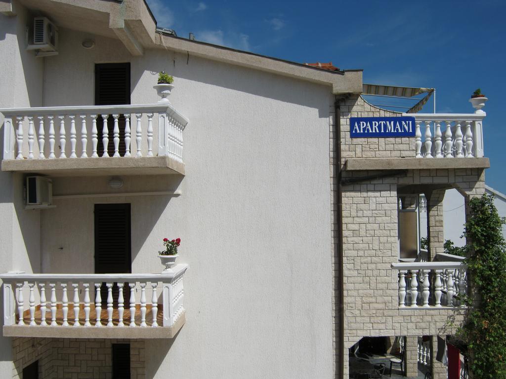 Apartments Nestor Tribunj  Exterior photo